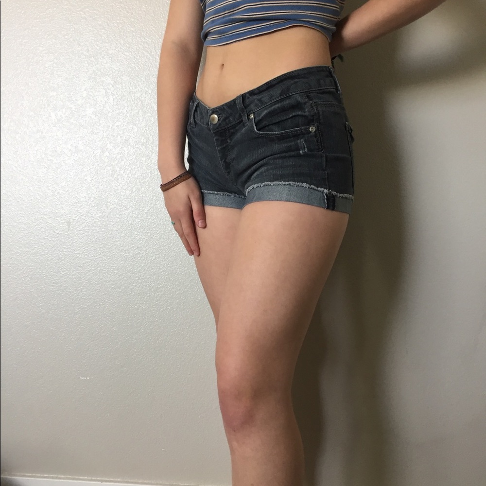 H&M low waisted blueish black shorts!